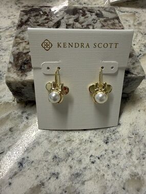 Kendra Scott Gold Minnie Mouse Pearl Flower Drop Earrings